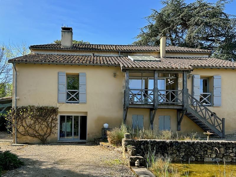 Maison en pierre - 222 m² - 9 pièces