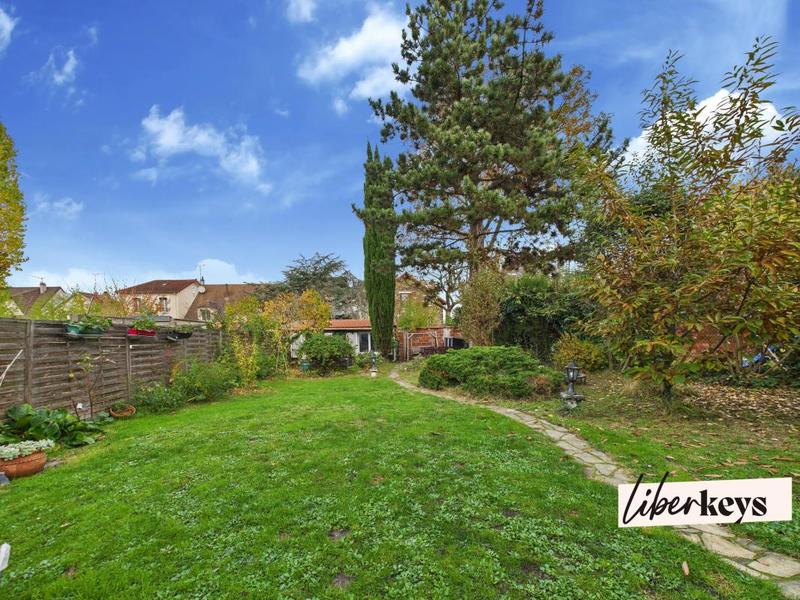 Maison - 223 m² - 7 pièces