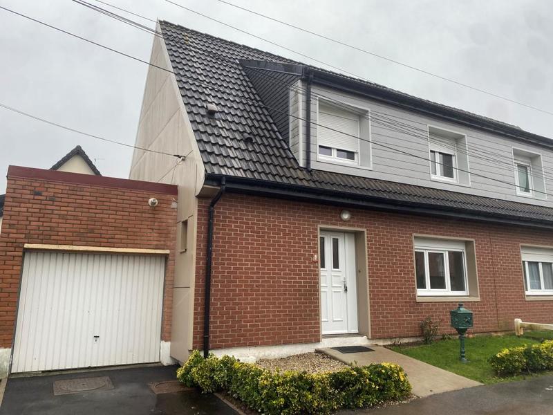 Maison - 95 m² - 4 pièces