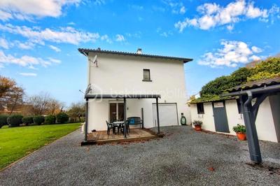 Maison - 215 m² - 8 pièces