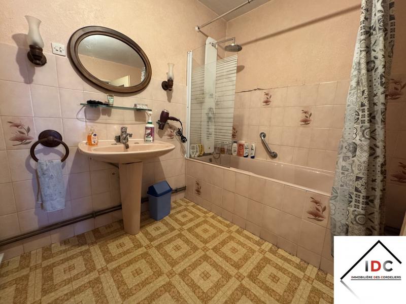 Maison - 213 m² - 3 pièces