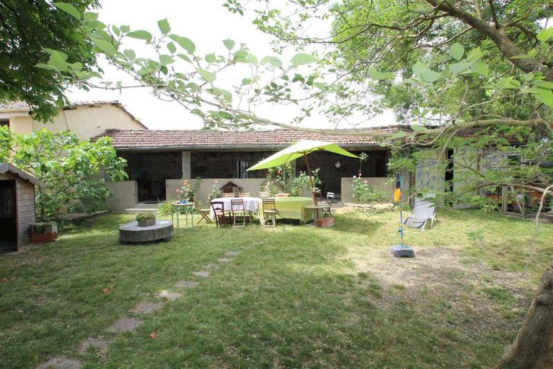 Maison - 390 m² - 13 pièces