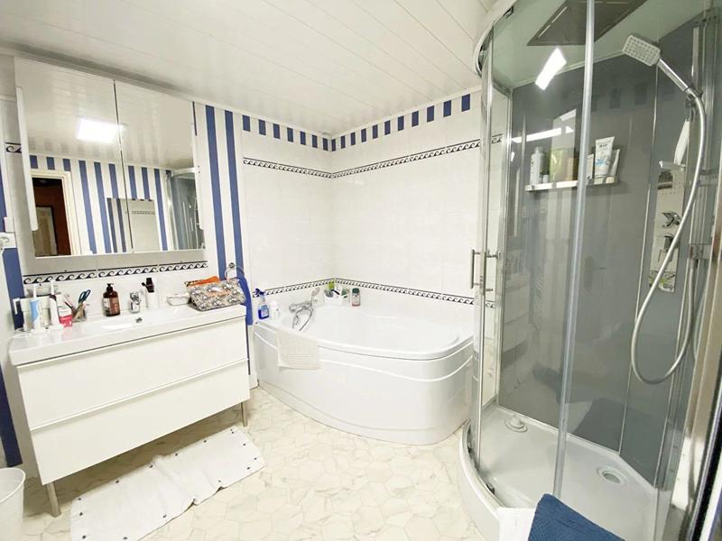 Maison - 343 m² - 12 pièces