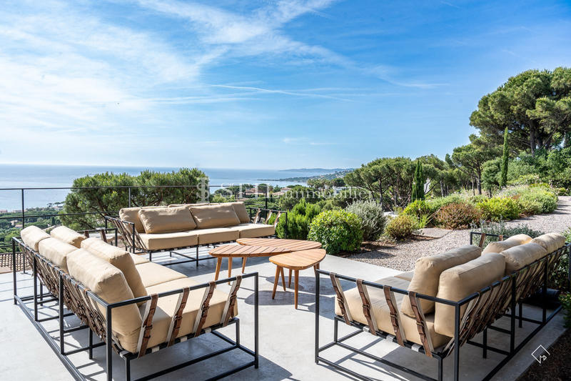 Villa - 347 m² - 9 pièces