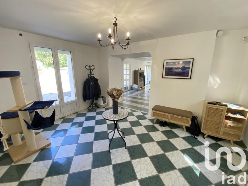 Maison - 215 m² - 8 pièces