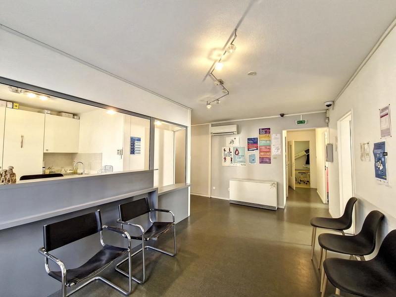 Local d'activités - 82 m² - 6 pièces