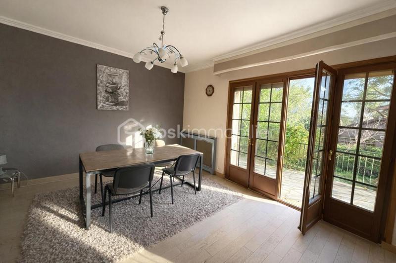 Maison - 218 m² - 7 pièces