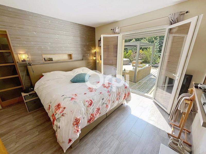 Maison - 241 m² - 7 pièces