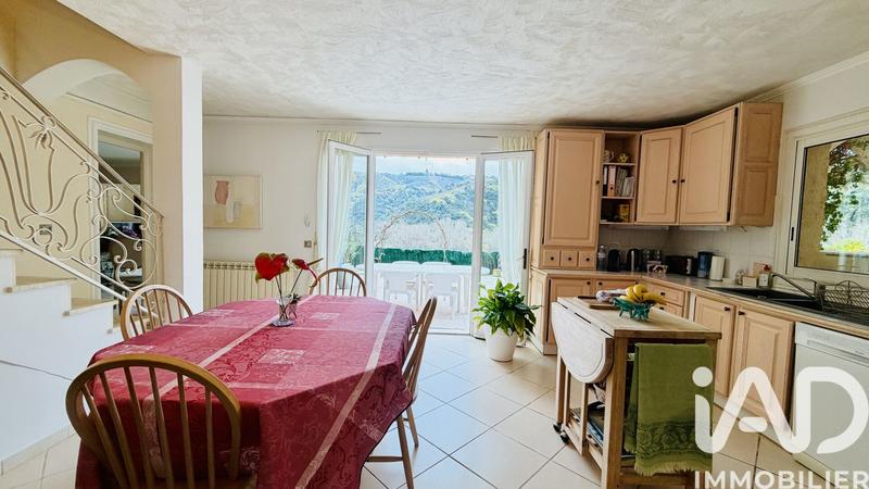 Maison - 231 m² - 7 pièces
