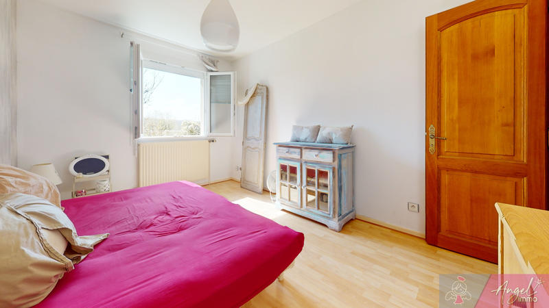 Maison - 230 m² - 9 pièces