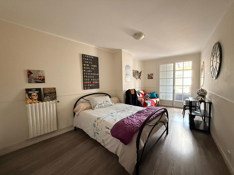 Maison - 680 m² - 12 pièces