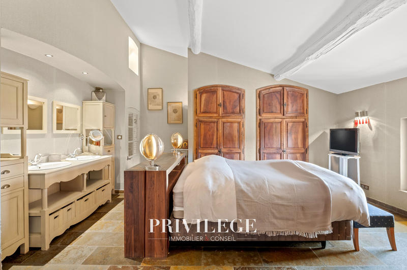 Bastide - 400 m² - 16 pièces