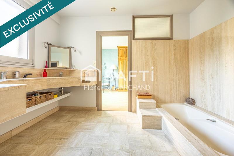 Maison - 205 m² - 6 pièces