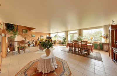 Maison - 270 m² - 11 pièces