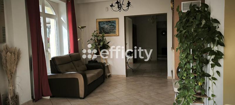 Maison - 254 m² - 9 pièces