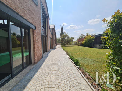 Maison - 750 m² - 14 pièces