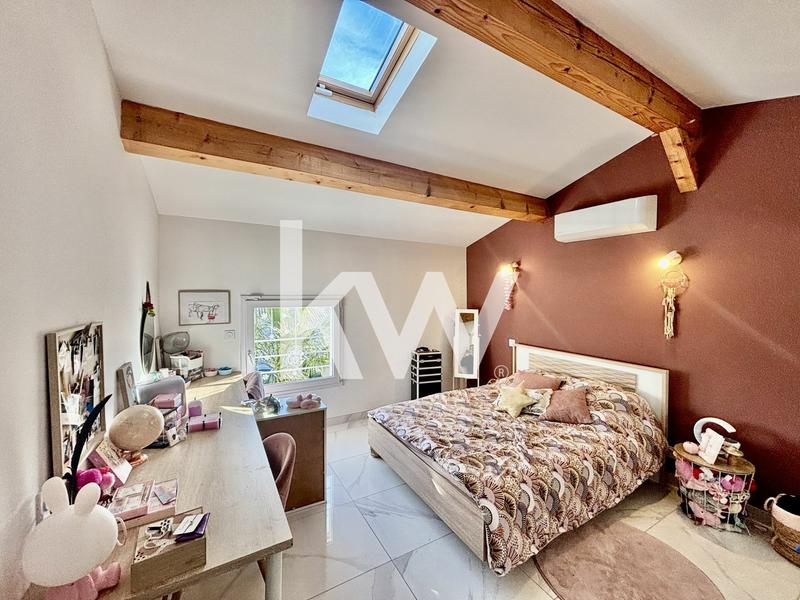 Maison - 180 m² - 5 pièces