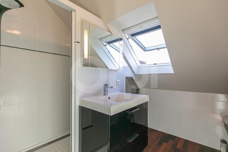 Maison - 205 m² - 8 pièces