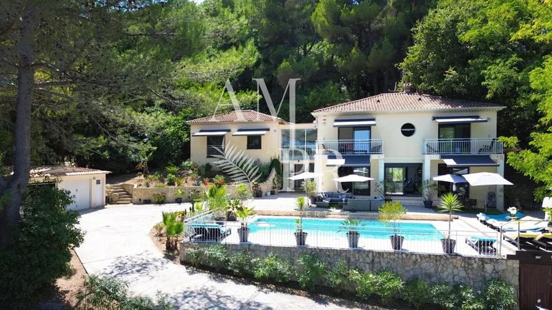 Villa - 380 m² - 8 pièces