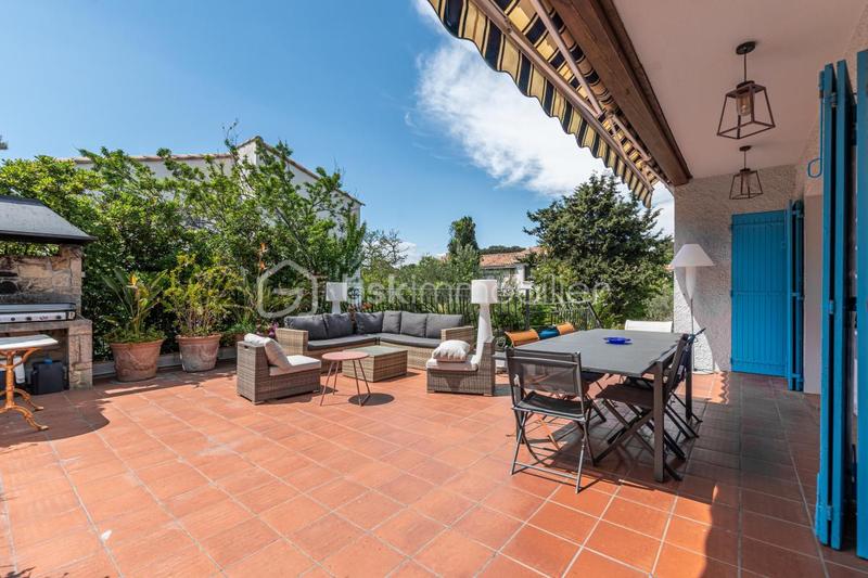 Maison - 259 m² - 9 pièces