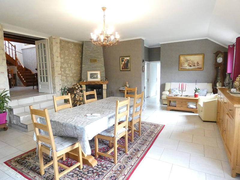 Maison - 220 m² - 9 pièces