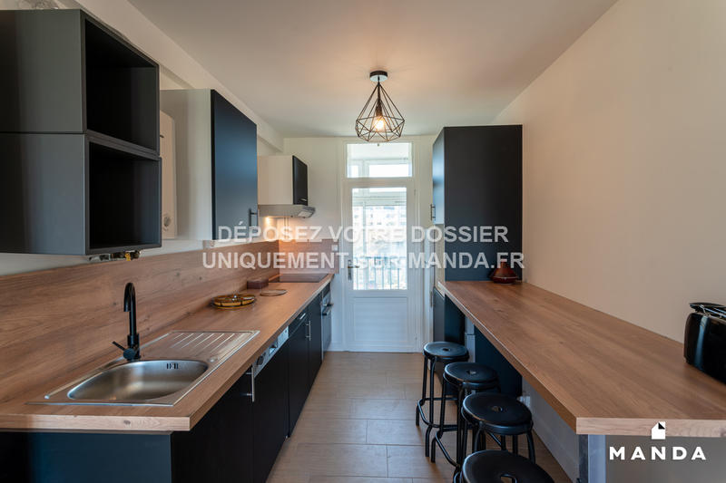 Chambre - 11 m² - 5 pièces