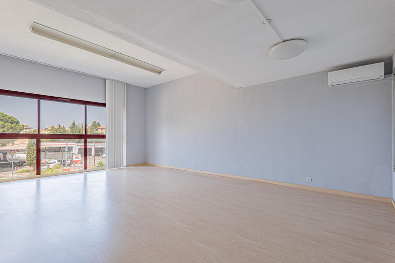 Local commercial - 150 m² - 5 pièces