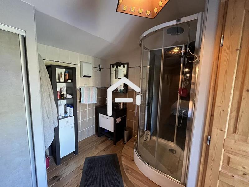 Maison - 2 150 m² - 7 pièces