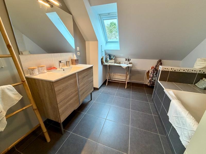 Maison - 167 m² - 8 pièces