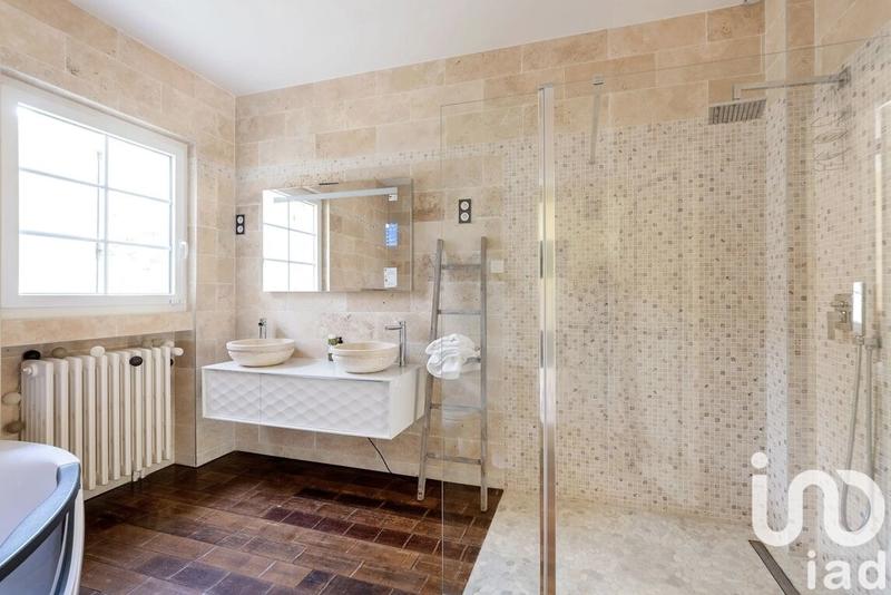 Maison - 800 m² - 18 pièces