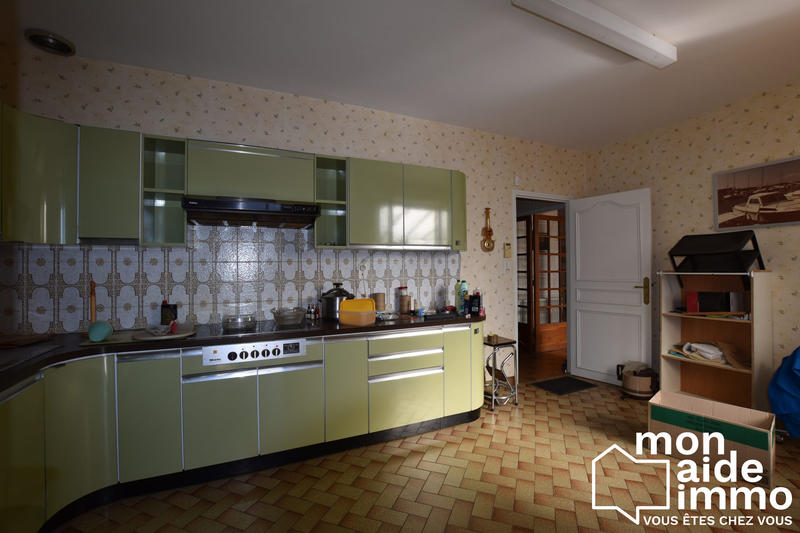 Maison traditionnelle - 240 m² - 9 pièces