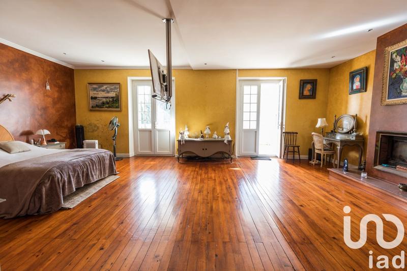 Maison - 586 m² - 11 pièces