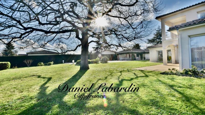 Villa - 220 m² - 7 pièces