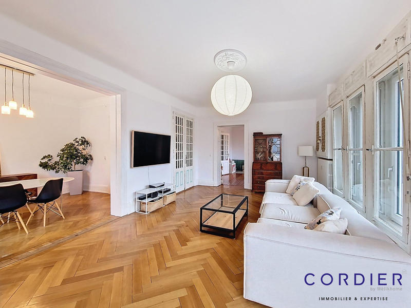 Appartement - 165 m² - 6 pièces