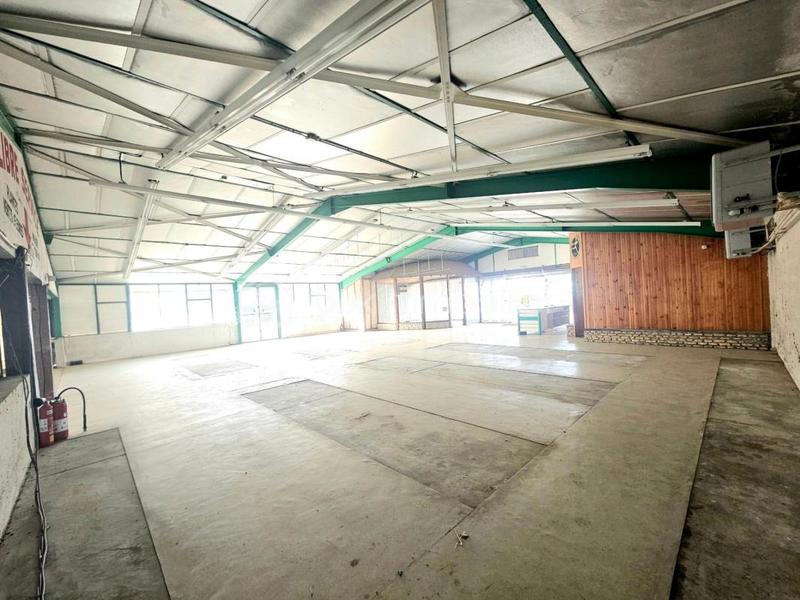 Local commercial - 825 m² - 8 pièces