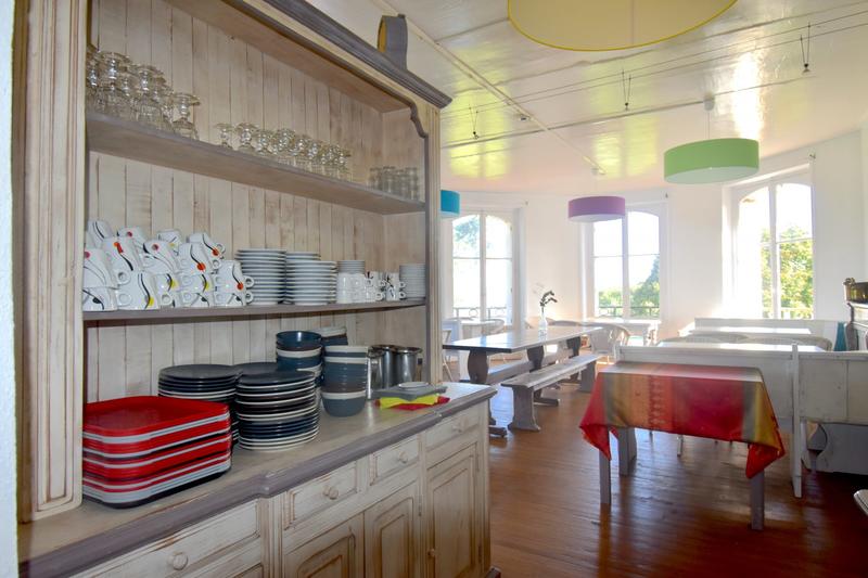 Maison - 1 700 m² - 75 pièces