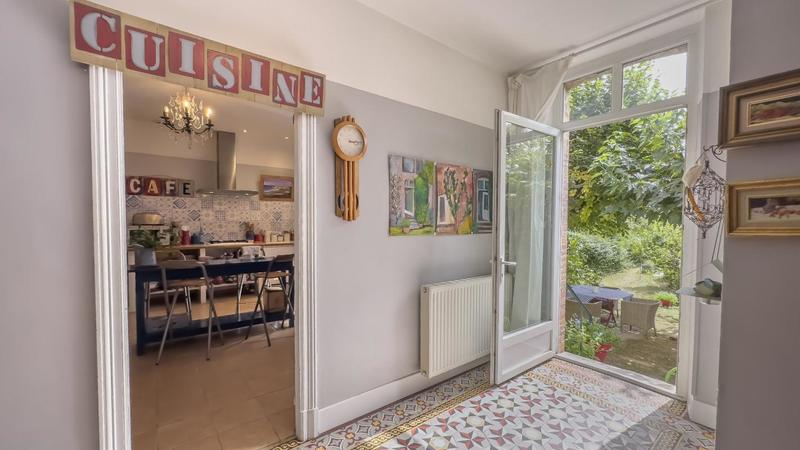 Maison de maîtres - 325 m² - 8 pièces