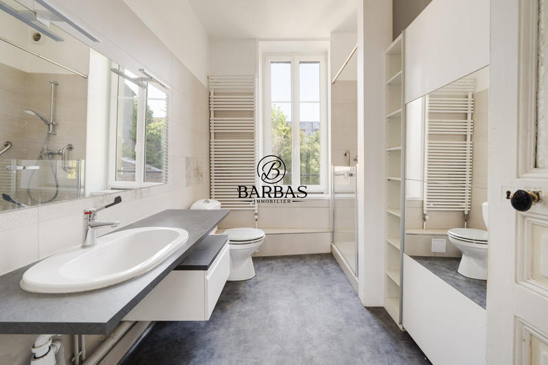 Maison - 220 m² - 12 pièces