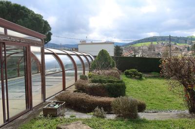 Maison - 228 m² - 7 pièces