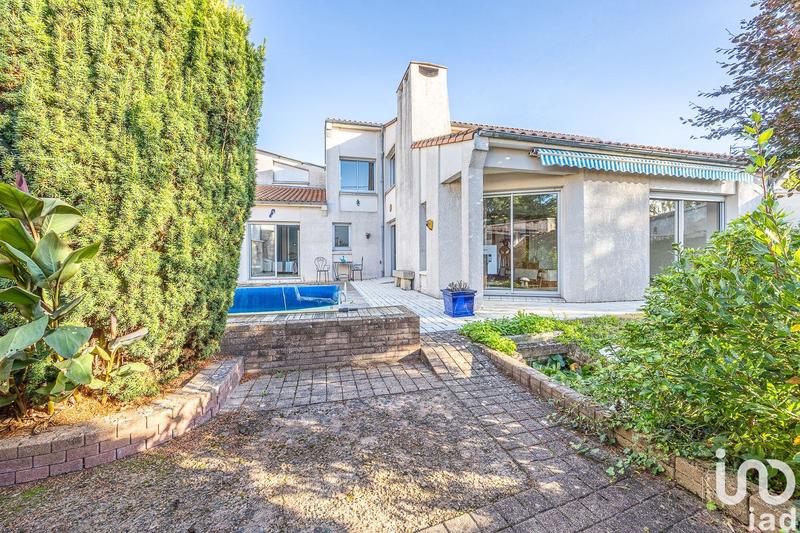 Maison - 205 m² - 6 pièces