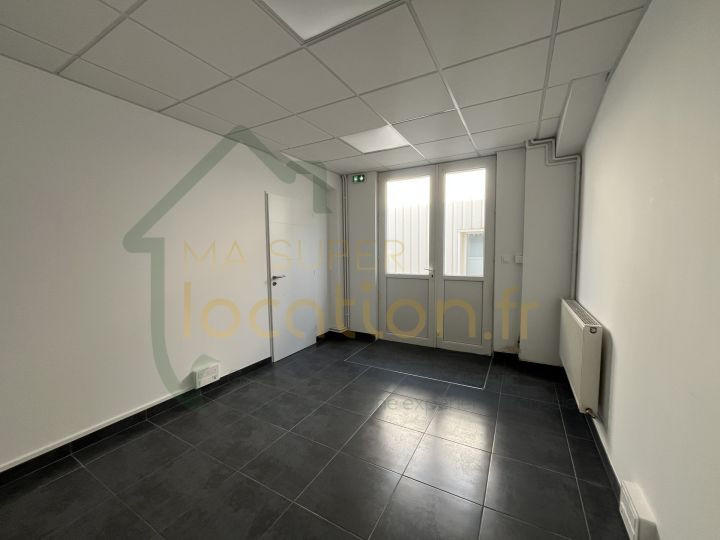 Local commercial - 17 m² - 1 pièce