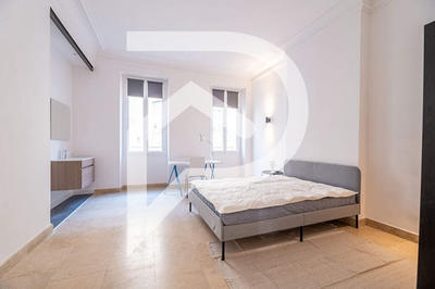 Local commercial - 158 m² - 6 pièces