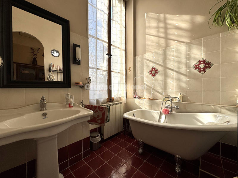 Maison - 243 m² - 6 pièces