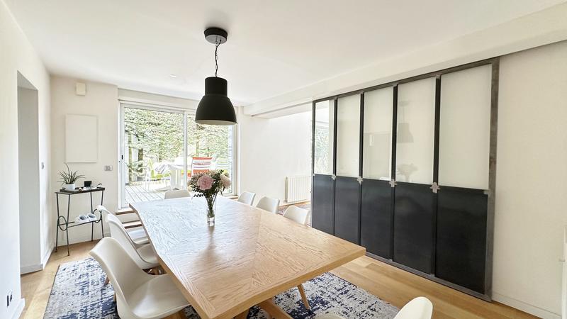 Maison - 221 m² - 7 pièces