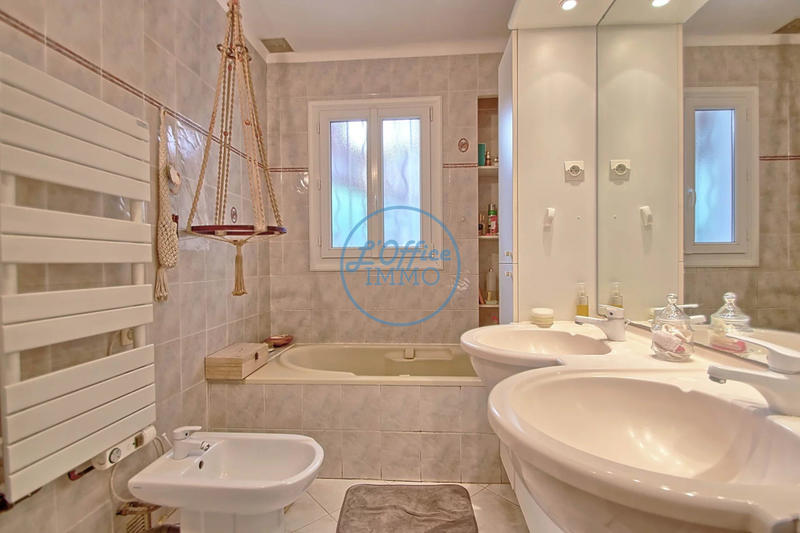 Maison - 93 m² - 5 pièces