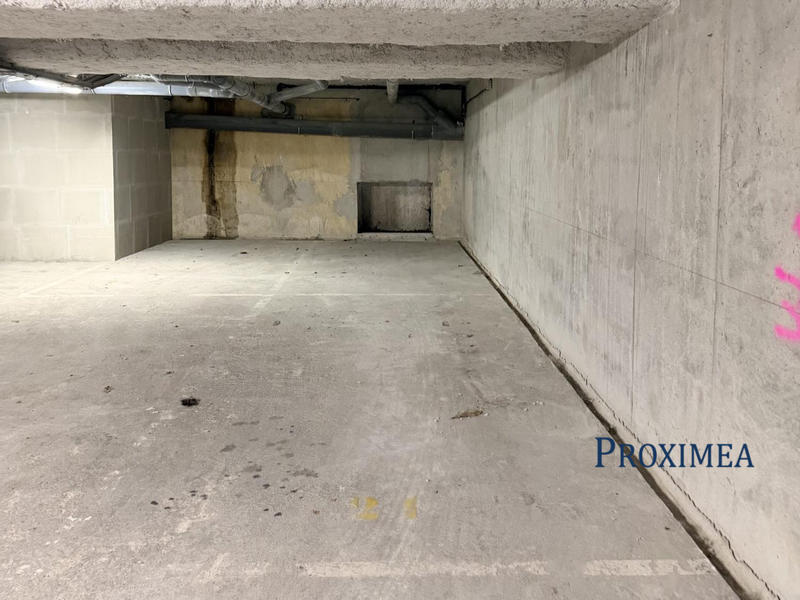 Parking / Garage - 27 m²
