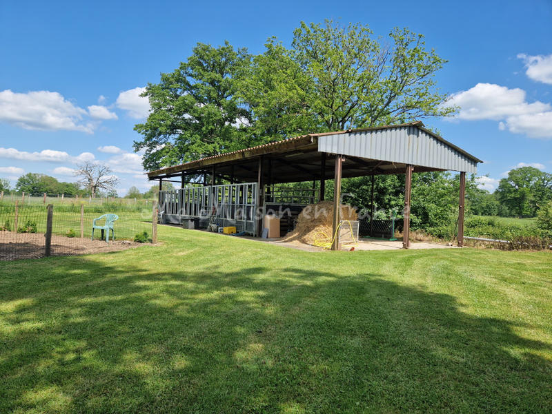 Maison - 420 m² - 12 pièces