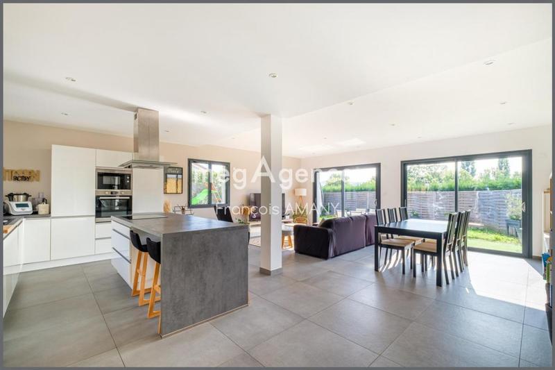 Maison - 163 m² - 6 pièces