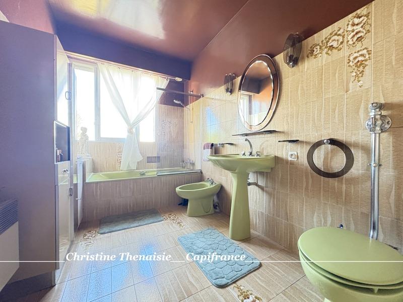 Maison - 168 m² - 8 pièces