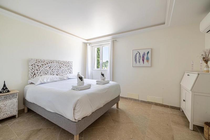 Villa - 256 m² - 8 pièces